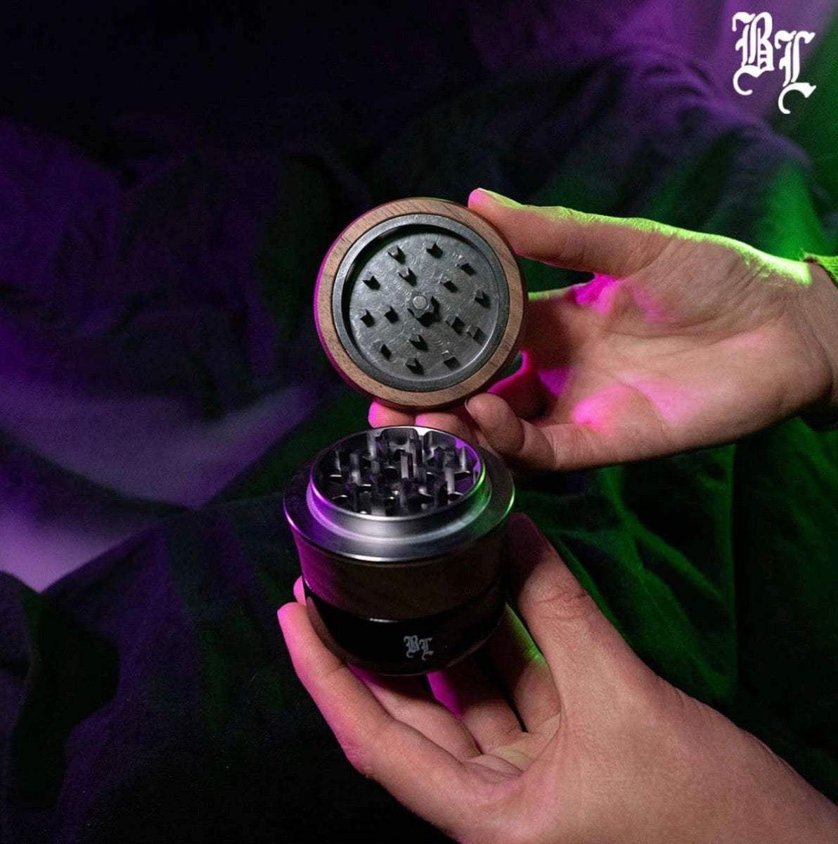 Black Leaf Holz-Grinder 4-tlg. mit Violettglas
